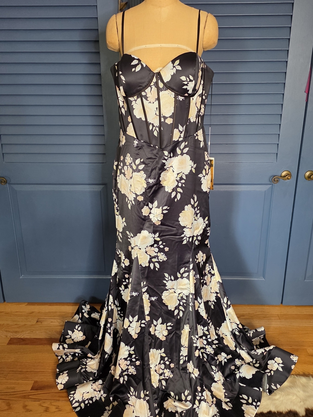 NWT Portia & Scarlett Black Floral Corset Mermaid Gown PS26000 Size 16